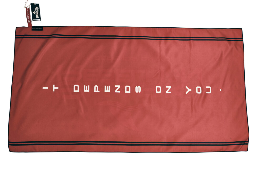Shark Rebellion towel Black (5)